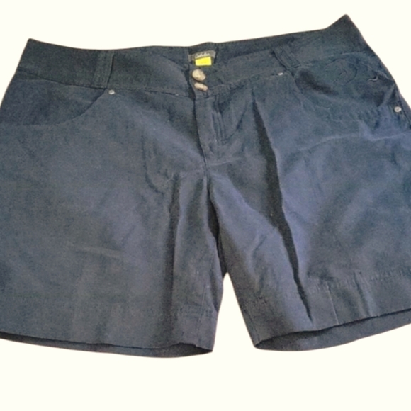 Cabelas Women's Black Shorts - Picture 1 of 5